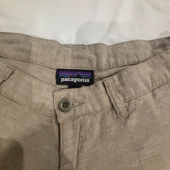 Patagonia Men's Beige Flat Front Shorts - Picture 3 of 8